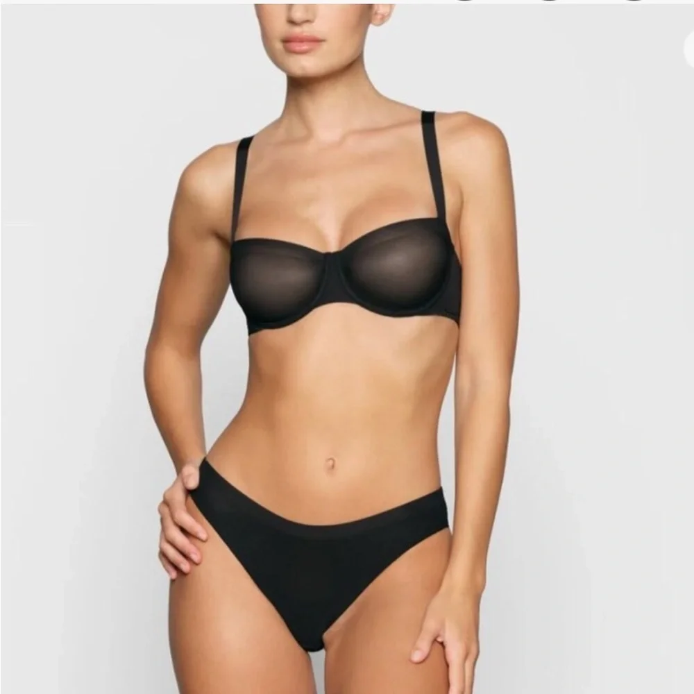 Skims nwt No Show molded unlined balconette bra gunmetal 44B 🖤